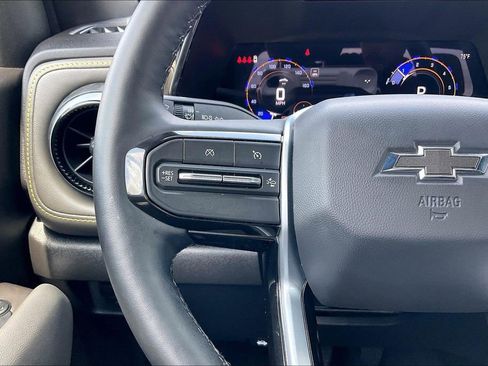 Used 2025 Chevrolet Colorado ZR2 w/ Midnight Edition AWD/4WD image 10