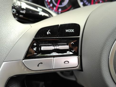 Used 2022 Hyundai Elantra SEL FWD image 31
