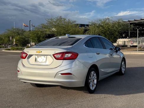 Used 2019 Chevrolet Cruze LT w/ Convenience Package FWD image 4