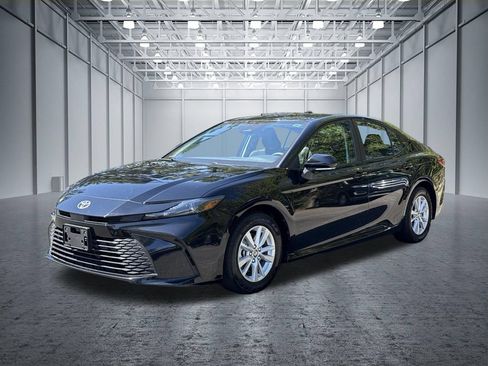 Used 2025 Toyota Camry LE FWD image 3