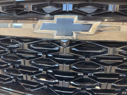 Used 2024 Chevrolet Traverse Z71 image 11