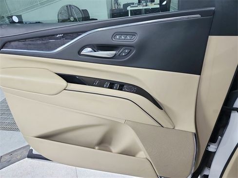 Used 2021 Cadillac Escalade ESV Premium Luxury w/ Performance Package image 34