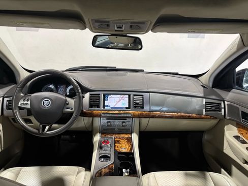 Used 2010 Jaguar XF Premium RWD image 15