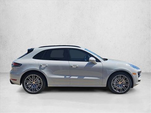 Used 2021 Porsche Macan Turbo image 4