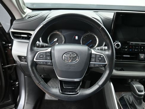 Used 2022 Toyota Highlander Limited image 17