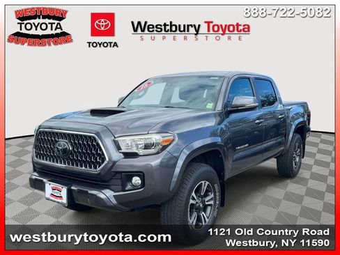 Used 2018 Toyota Tacoma TRD Sport AWD/4WD image 5