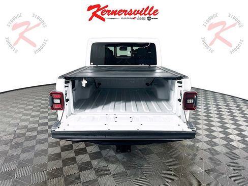 New 2025 Jeep Gladiator Mojave image 16