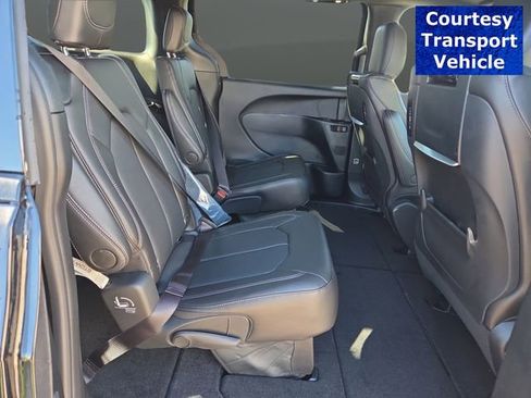 New 2026 Chrysler Pacifica Select image 33