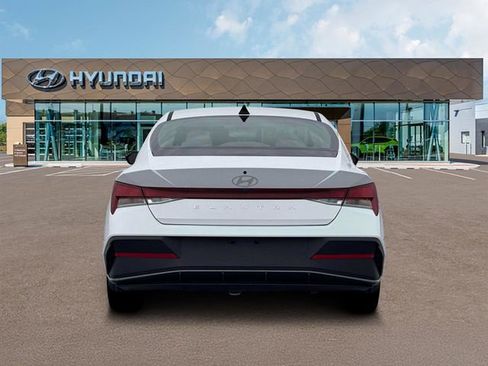 New 2026 Hyundai Elantra SE FWD image 6