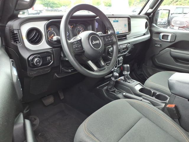Used 2025 Jeep Gladiator Sport AWD/4WD image 16