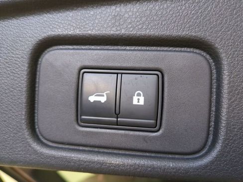 Used 2022 Nissan Pathfinder Platinum w/ Cargo Package image 15