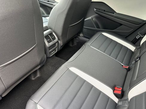 New 2026 Volkswagen Taos SEL image 11