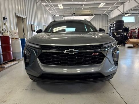 Used 2025 Chevrolet Trax RS w/ Sunroof Package FWD image 7