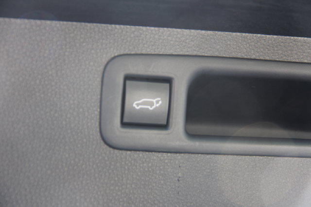 Used 2022 Toyota Highlander XLE AWD/4WD image 39