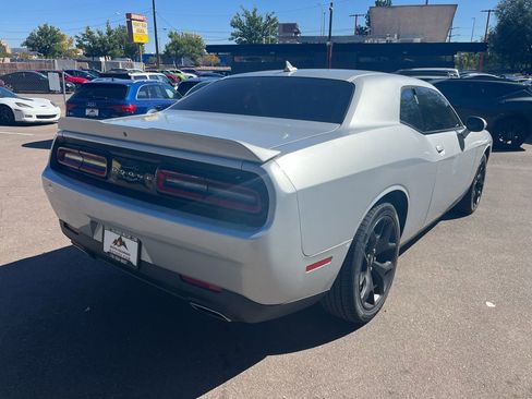 Used 2019 Dodge Challenger SXT w/ Plus Package image 5