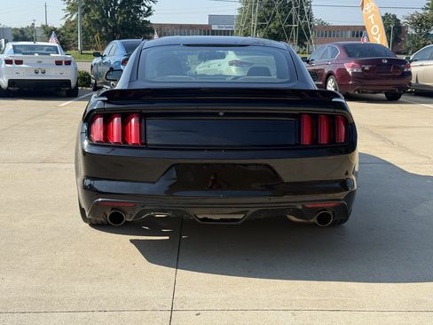 Used 2015 Ford Mustang Coupe RWD image 5