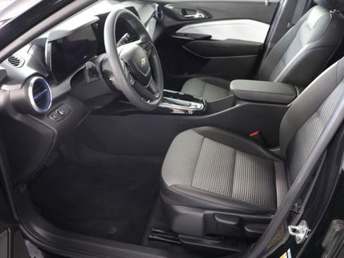 Used 2024 Chevrolet Trax LT image 18