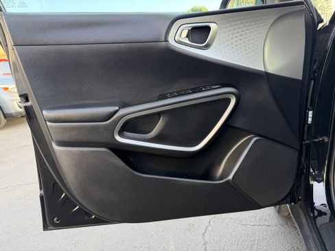 Used 2020 Kia Soul LX image 25