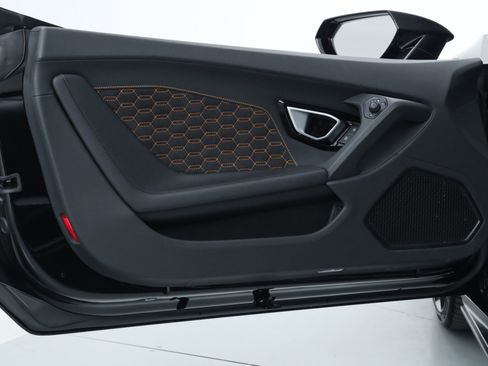 Used 2024 Lamborghini Huracan EVO image 22