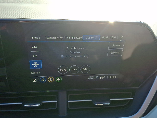 Used 2025 Chevrolet Trax RS w/ Sunroof Package FWD image 17