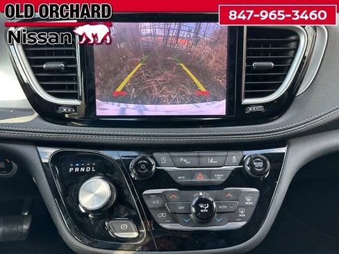 Used 2024 Chrysler Pacifica Touring FWD image 14