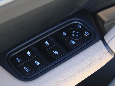 New 2026 Porsche Cayenne image 20