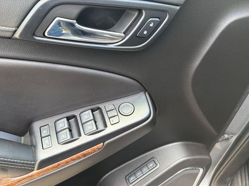 Used 2019 Chevrolet Suburban Premier AWD/4WD image 23