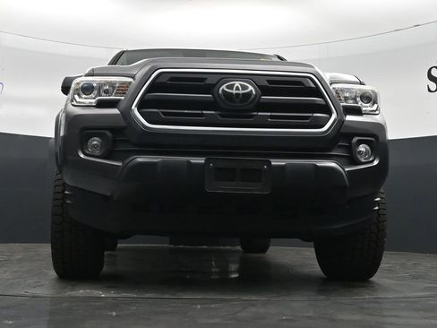 Used 2019 Toyota Tacoma SR5 RWD image 18