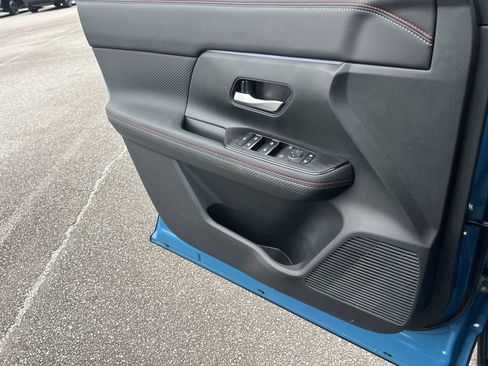 Certified 2025 Nissan Kicks SR FWD image 13