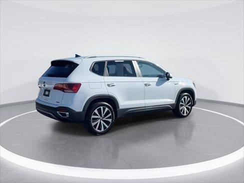 Certified 2022 Volkswagen Taos SE AWD/4WD image 8