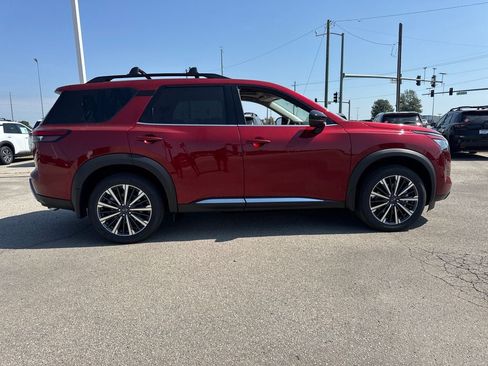 New 2026 Nissan Pathfinder Platinum AWD/4WD image 8