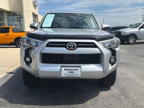 Used 2021 Toyota 4Runner SR5 AWD/4WD image 2