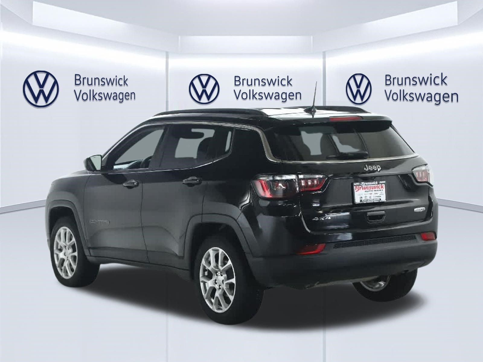 Used 2023 Jeep Compass Latitude AWD/4WD image 40