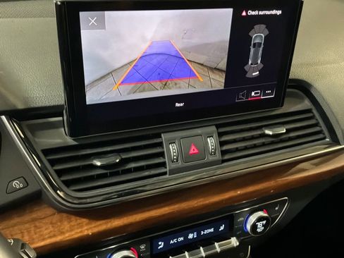 Used 2023 Audi Q5 2.0T Premium w/ Convenience Package image 3