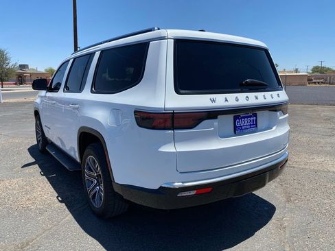 Used 2024 Jeep Wagoneer Series II w/ Flexible Seating Group RWD image 25