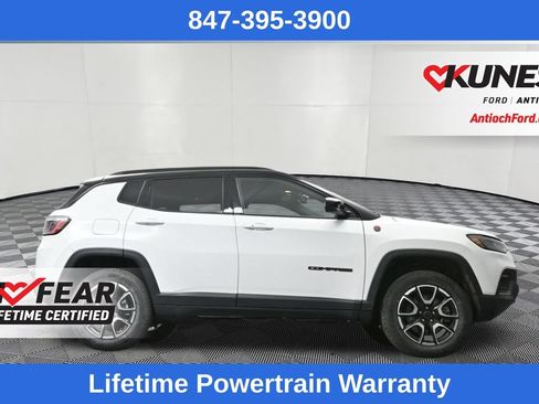 Used 2025 Jeep Compass Trailhawk AWD/4WD image 39