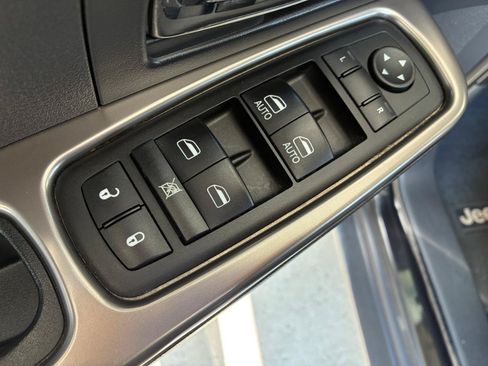Used 2011 Jeep Liberty Limited Jet AWD/4WD image 9