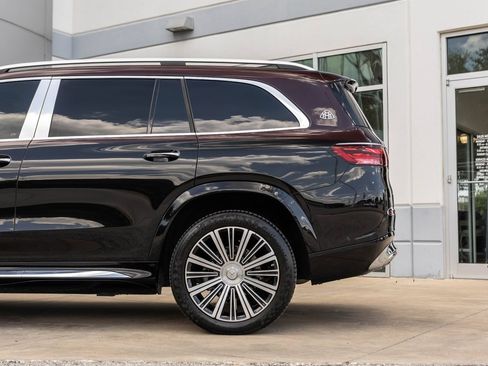 Used 2024 Mercedes-Benz Maybach GLS 600 4MATIC image 17