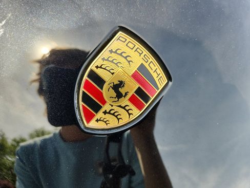 Certified 2021 Porsche Macan S AWD/4WD image 11