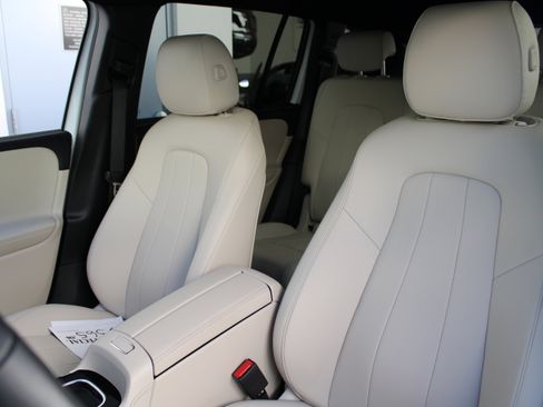 Used 2025 Mercedes-Benz GLB 250 4MATIC image 6