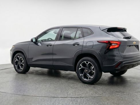 Used 2025 Chevrolet Trax LT w/ LT Convenience Package FWD image 6