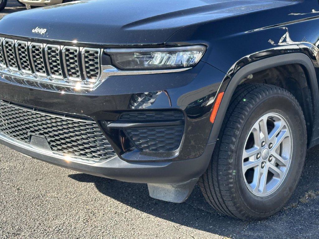 Used 2025 Jeep Grand Cherokee Laredo w/ Luxury Tech Group I AWD/4WD image 8