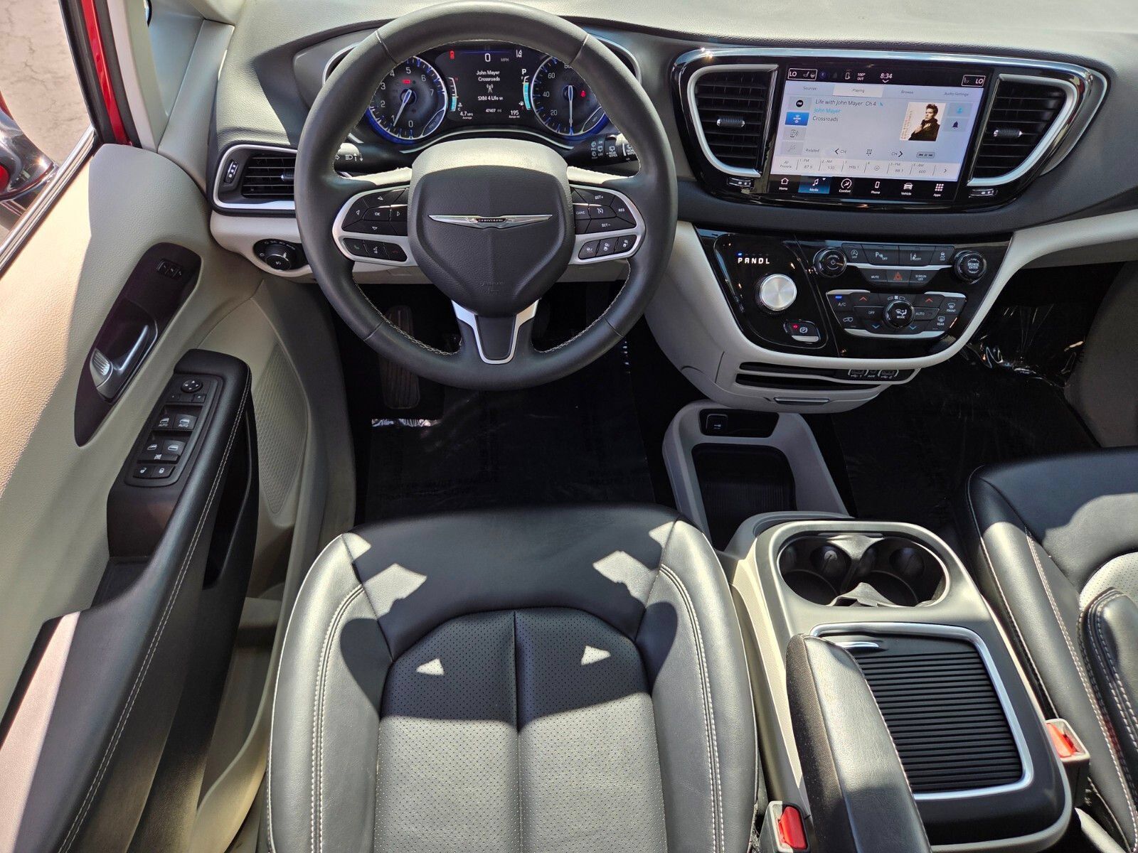 Used 2024 Chrysler Pacifica Touring-L FWD image 13