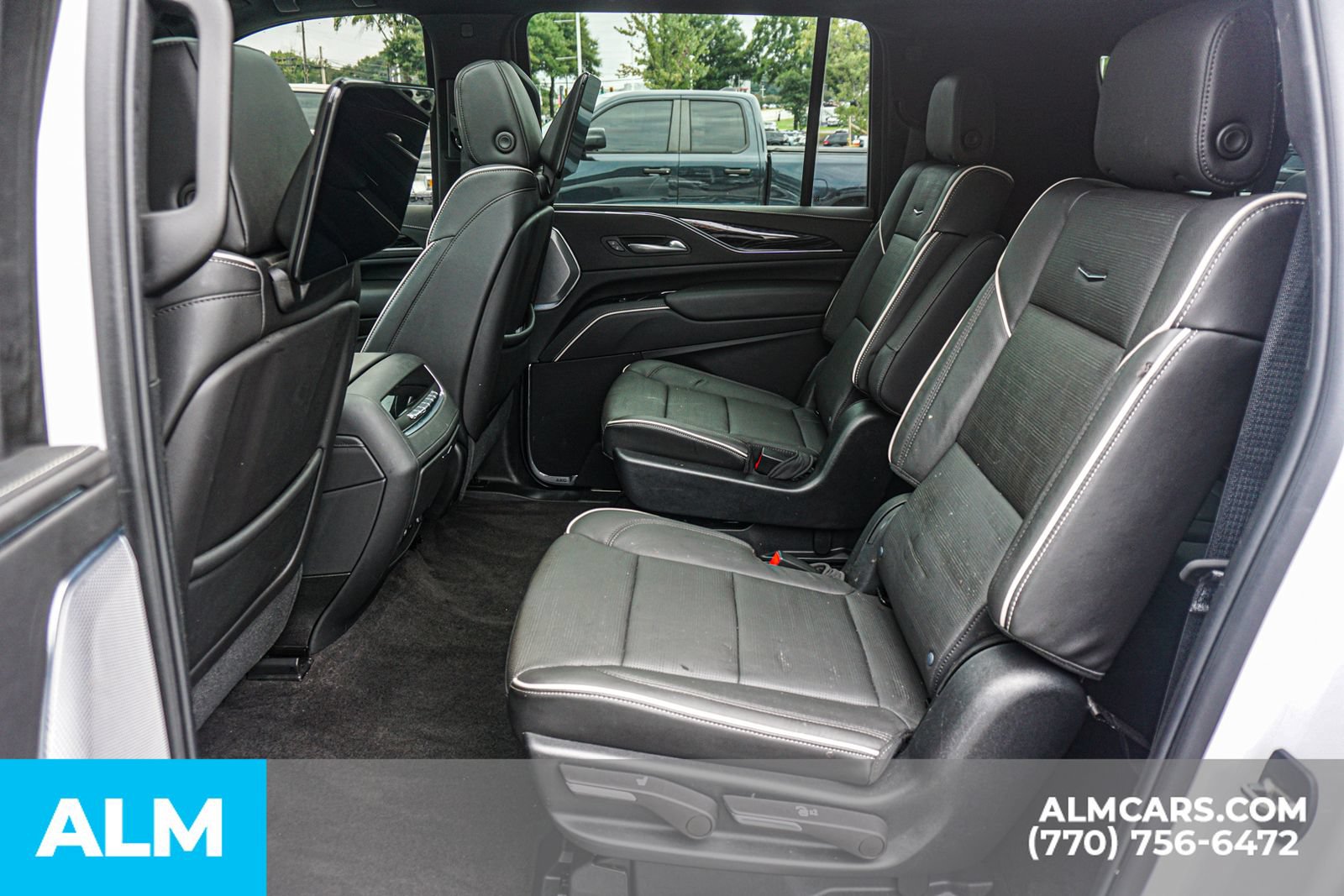 Used 2023 Cadillac Escalade ESV Sport w/ LPO, ONYX Package AWD/4WD image 23