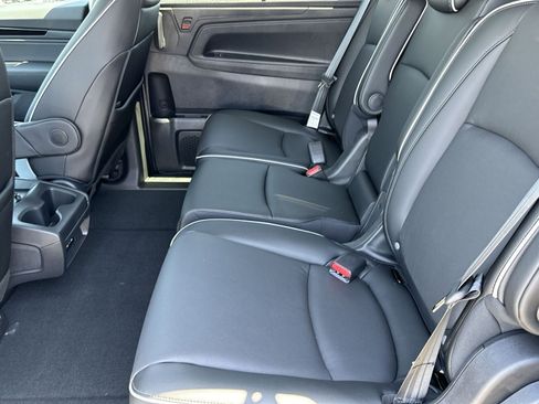 New 2026 Honda Odyssey Touring image 9