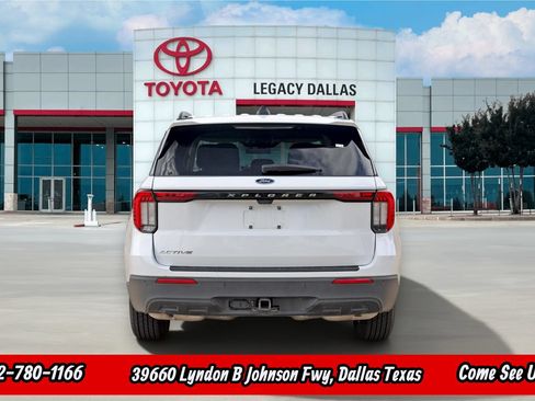 Used 2025 Ford Explorer Active RWD image 9