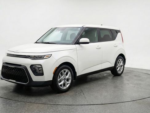 Used 2025 Kia Soul LX w/ LX Technology Package image 3