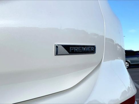 Used 2018 Chevrolet Equinox Premier image 9