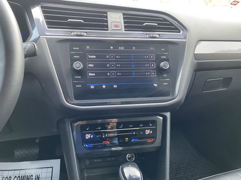 Used 2022 Volkswagen Tiguan SE image 22