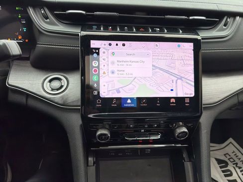 Used 2022 Jeep Grand Cherokee Overland w/ Advanced Protech Group III image 16